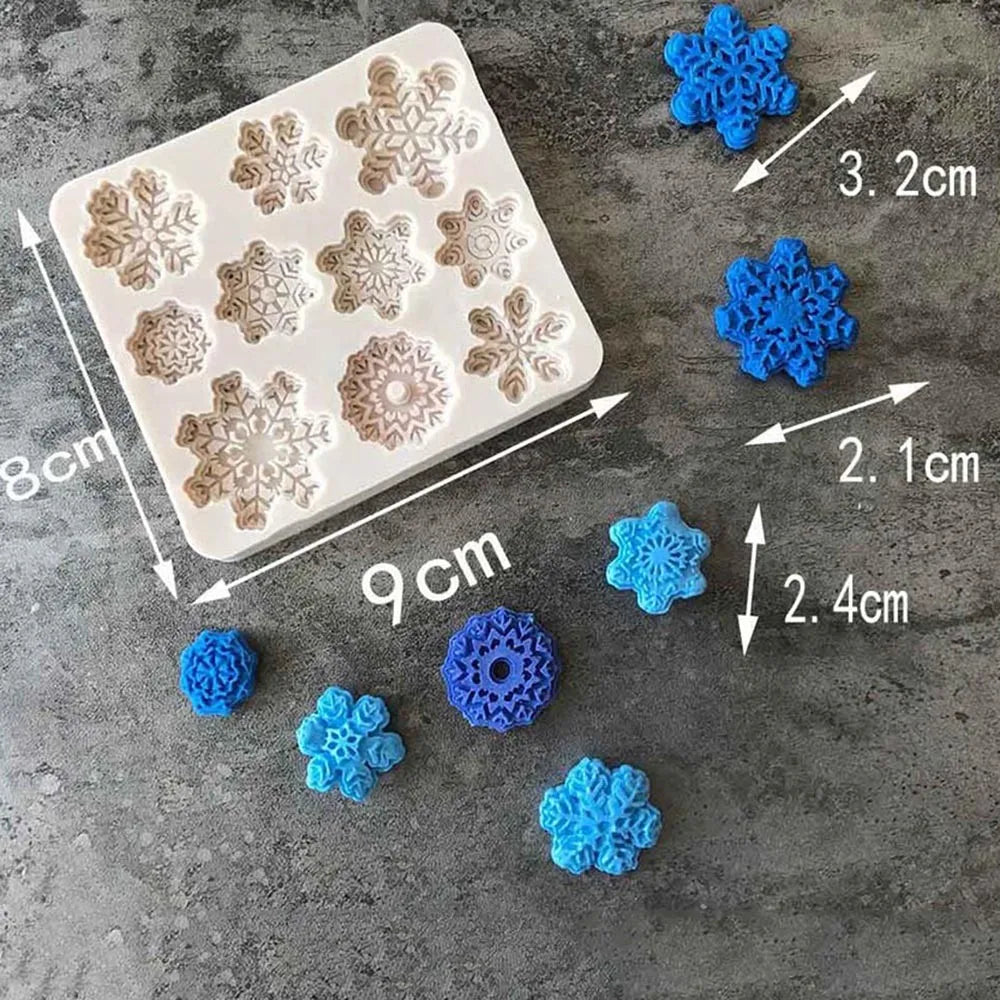 Christmas snowflake shape mould, can make cakes, can be stuffed with playdough, can be stuffed with snow,Snowflake making