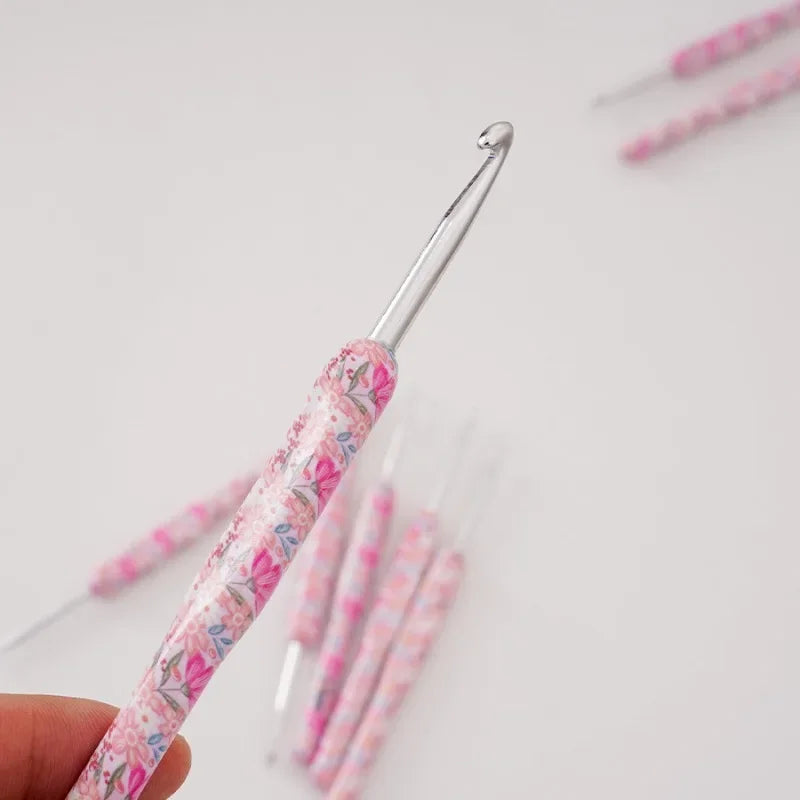 8-Piece Crochet Tool Set Aluminum Manual Knitting Set DIY Craft Kit with OPP Bag Printed Design for Crochet Enthusiasts