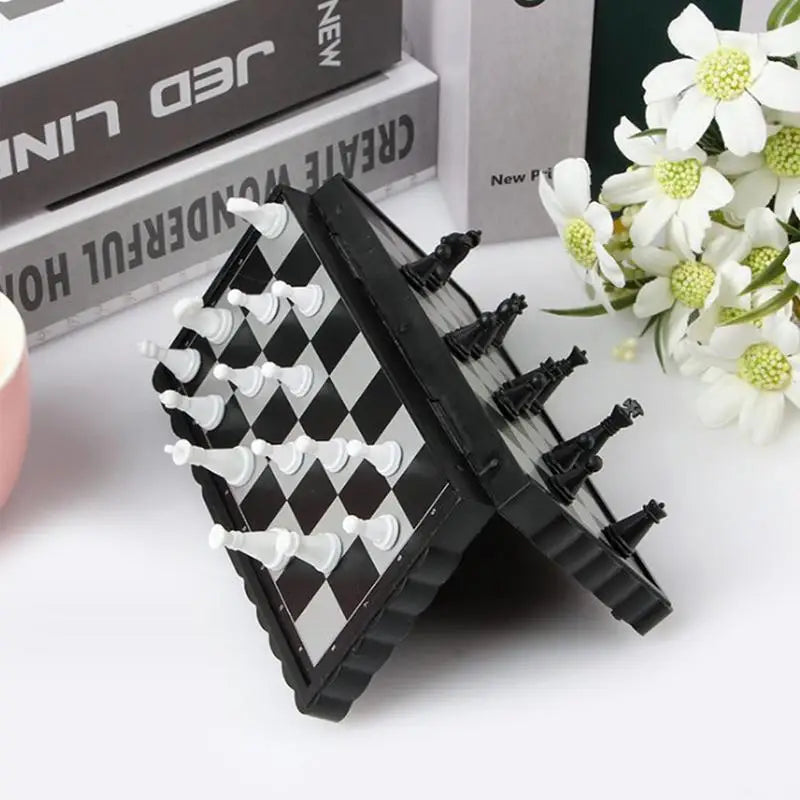 Mini Magnetic Chess Set Folding Magnetic Plastic Chessboard Board Game Portable Kid Toy Portable Outdoor