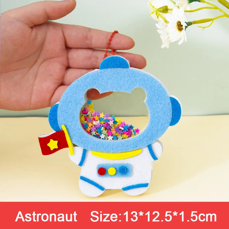 DIY Animal Shake Pendant Art Craft Kits for Kids Boys Girls Easy To Paste Non Woven Shaker with Chain Children Handmade Toys