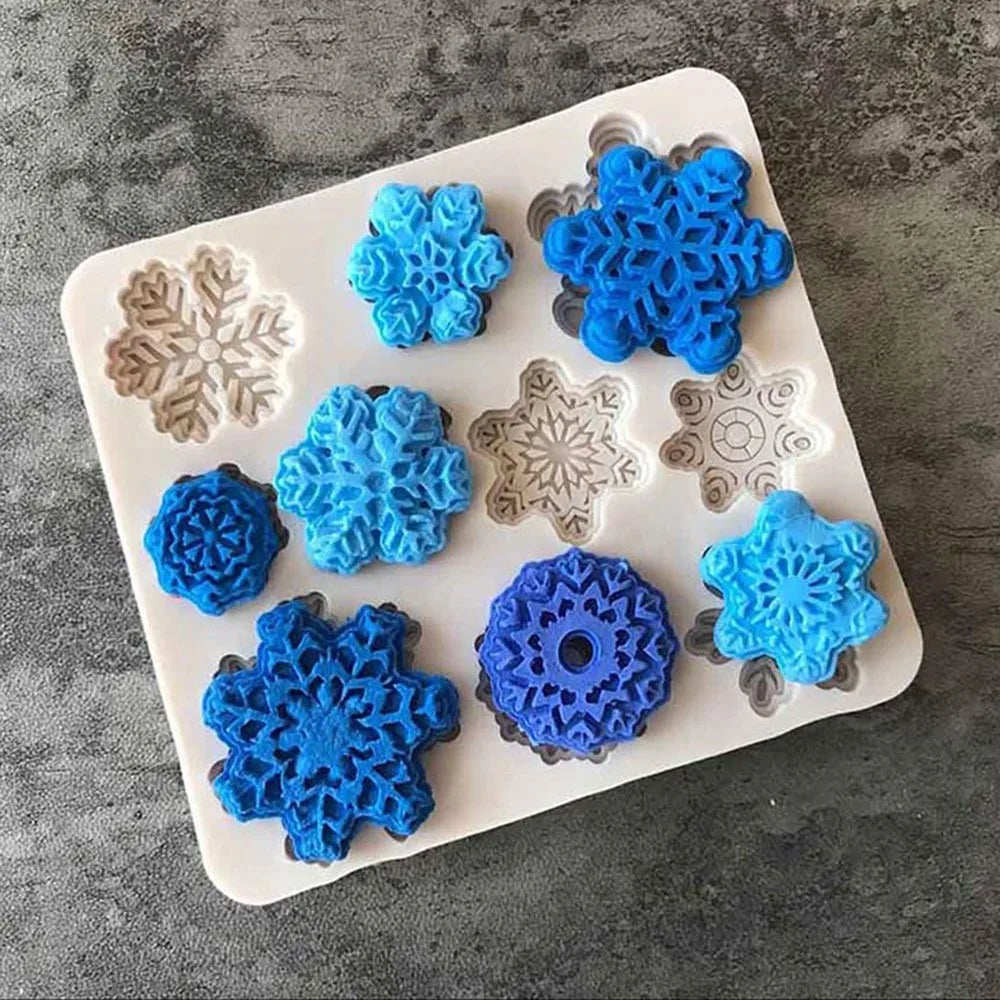 Christmas snowflake shape mould, can make cakes, can be stuffed with playdough, can be stuffed with snow,Snowflake making